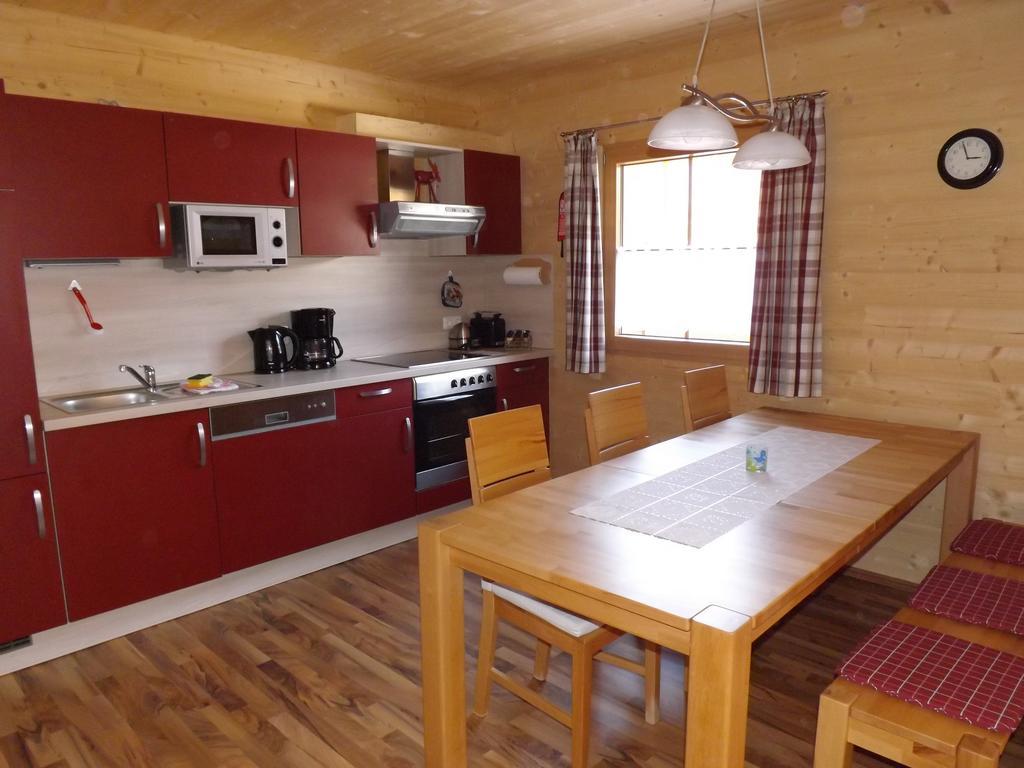 Feriendorf Am Hahnenkamm Reutte Pokoj fotografie